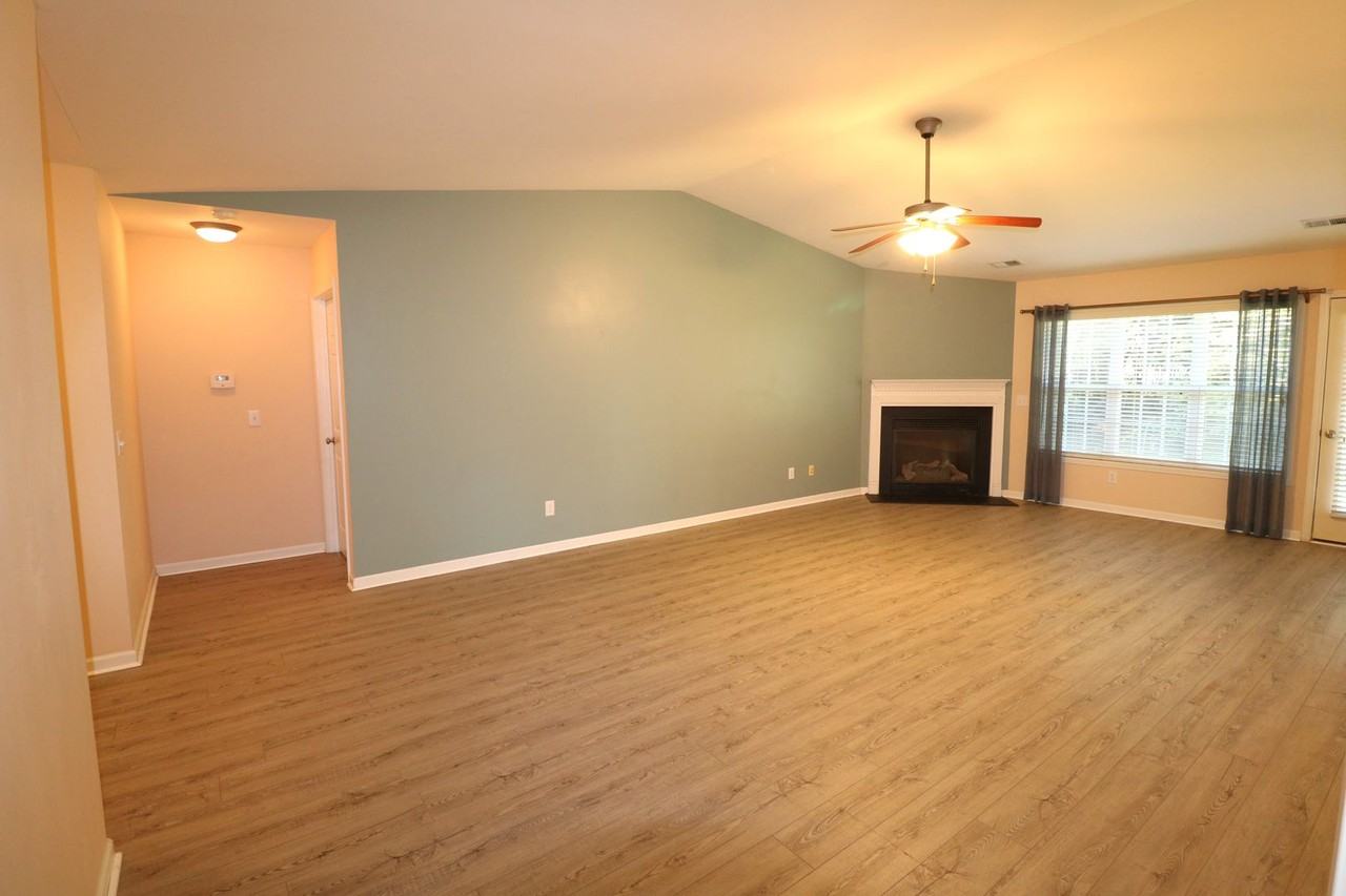 128 Dover Dr - Photo 3 of 25