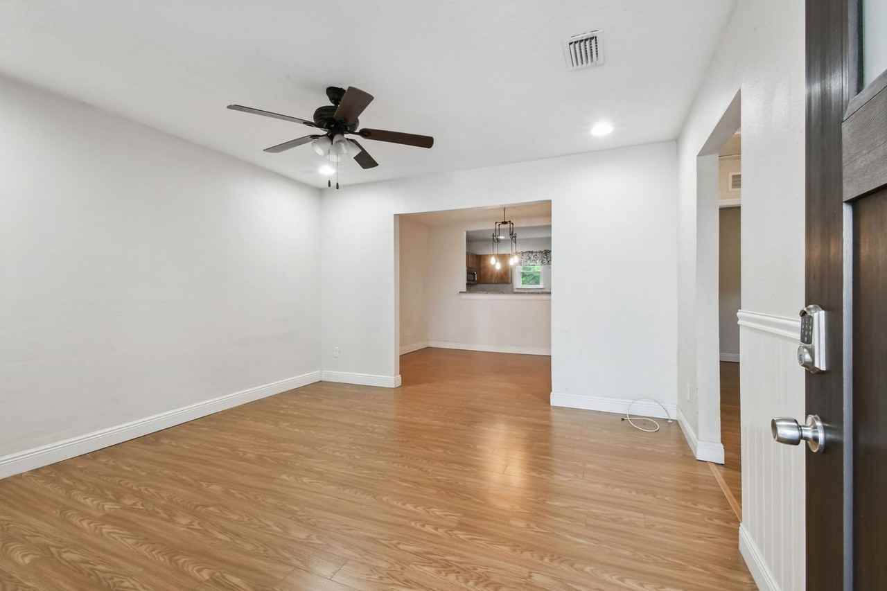 1610 N Pierce St - Photo 3 of 25