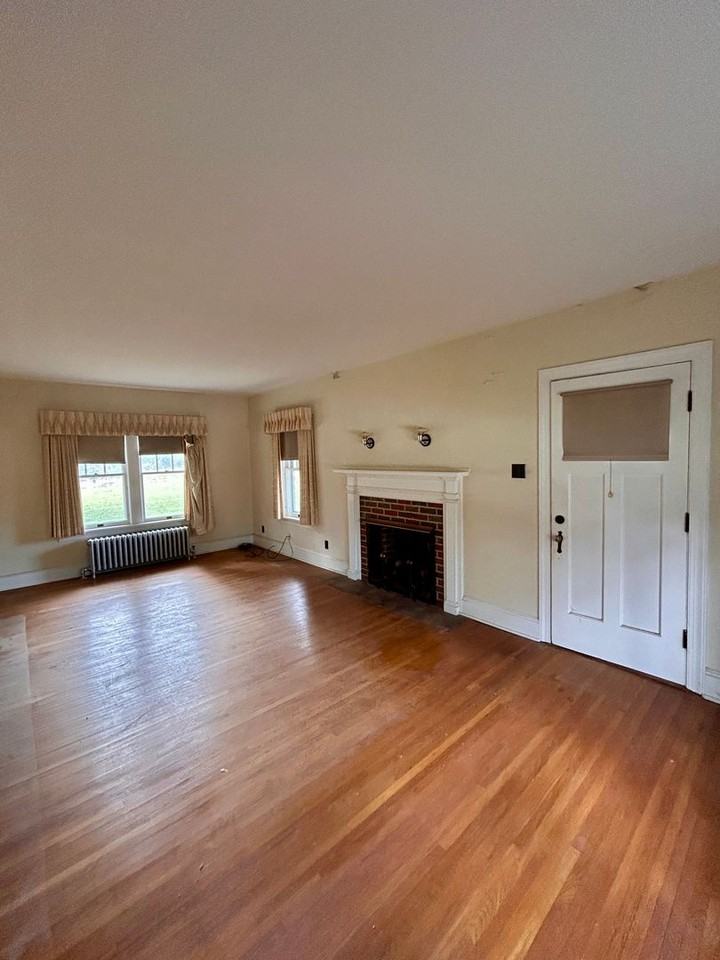 196 S Broad St - Photo 2 of 12