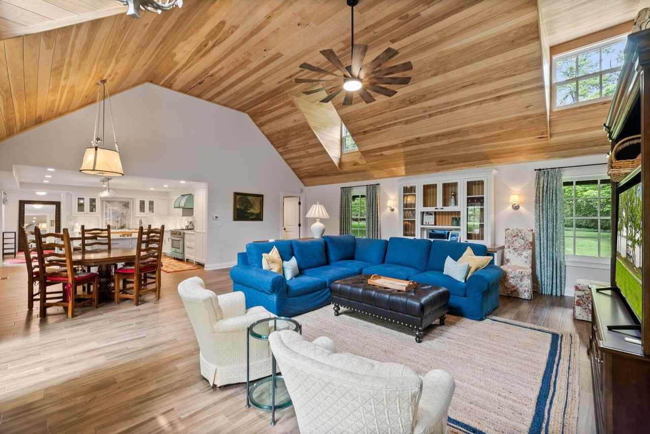 695 Cedar Point Dr - Photo 2 of 19