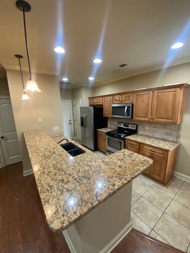 1055 Runningvine Ln - Photo 3 of 10