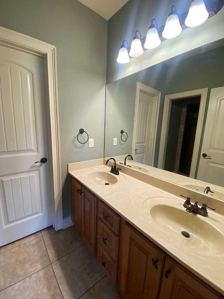 1055 Runningvine Ln - Photo 5 of 10