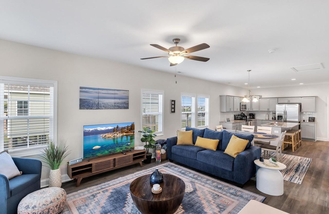 102 Orca Way - Photo 3 of 48