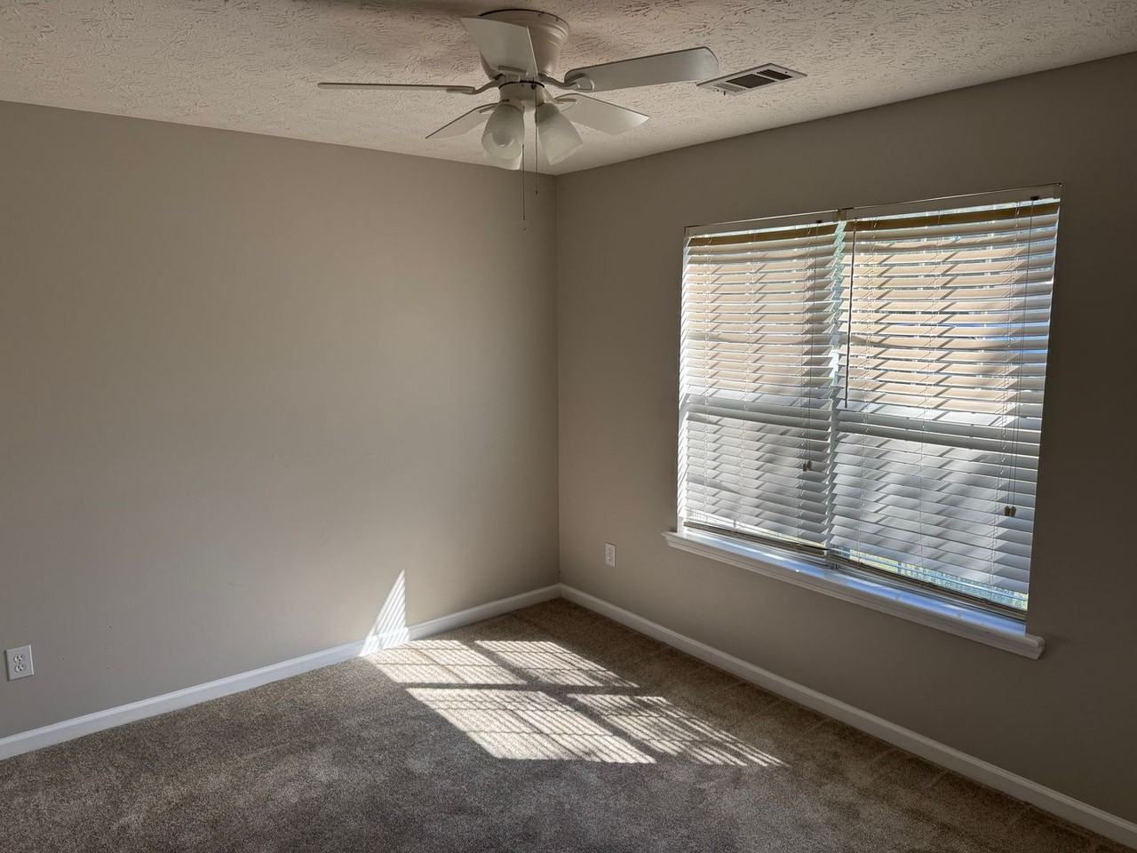 1672 Walters Park Ct - Photo 5 of 34