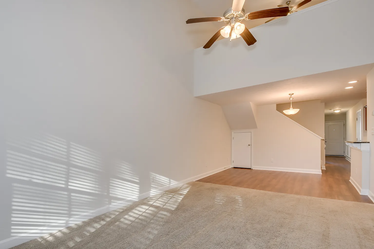 Stonewyck Luxury Townhomes - Photo 5 of 27