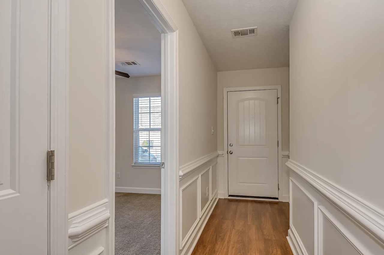 Stonewyck Luxury Townhomes - Photo 7 of 27