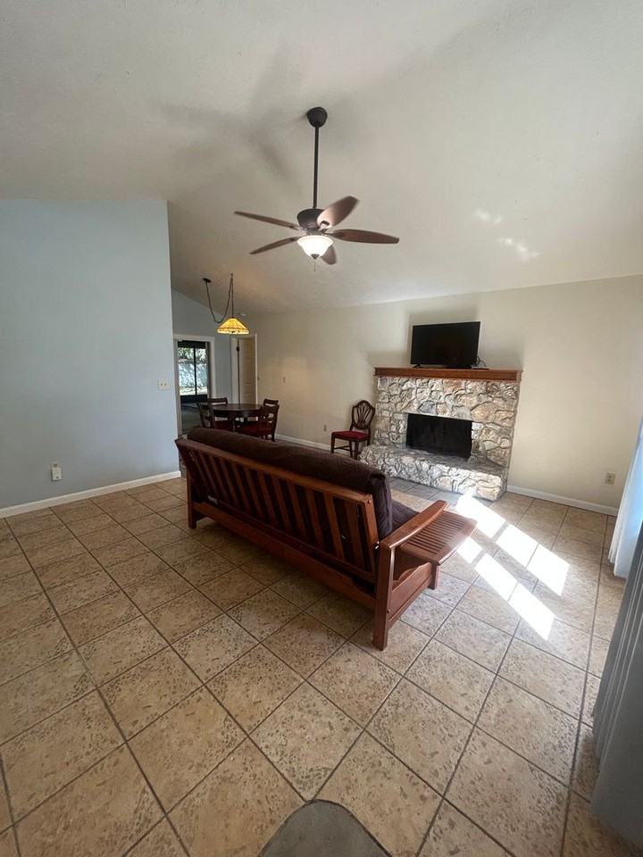 2724 Nw 44th Pl - Photo 2 of 8