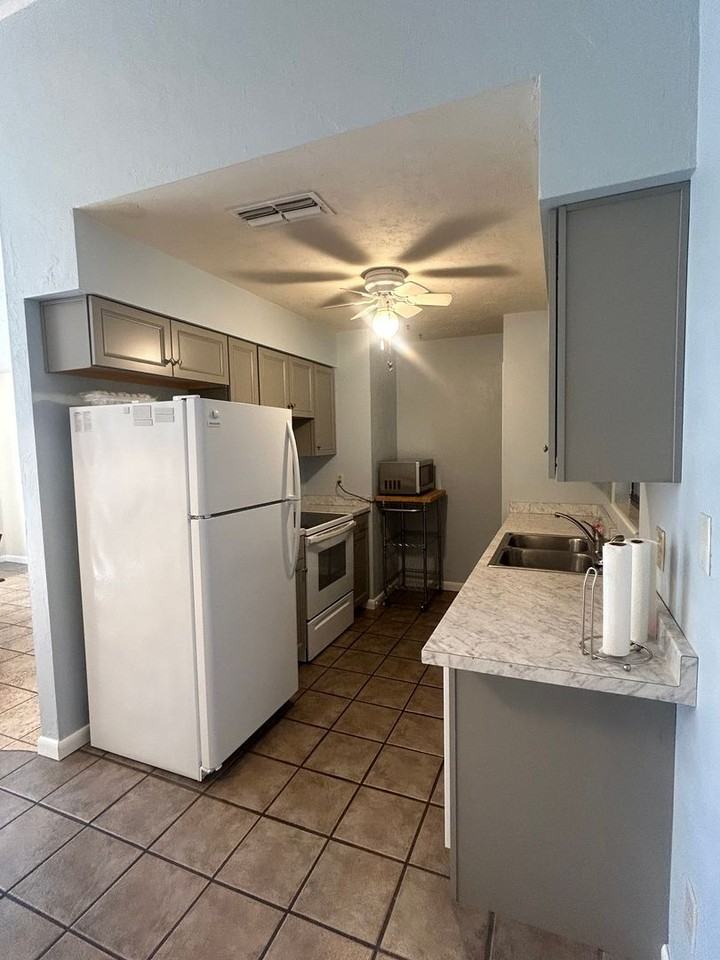 2724 Nw 44th Pl - Photo 3 of 8