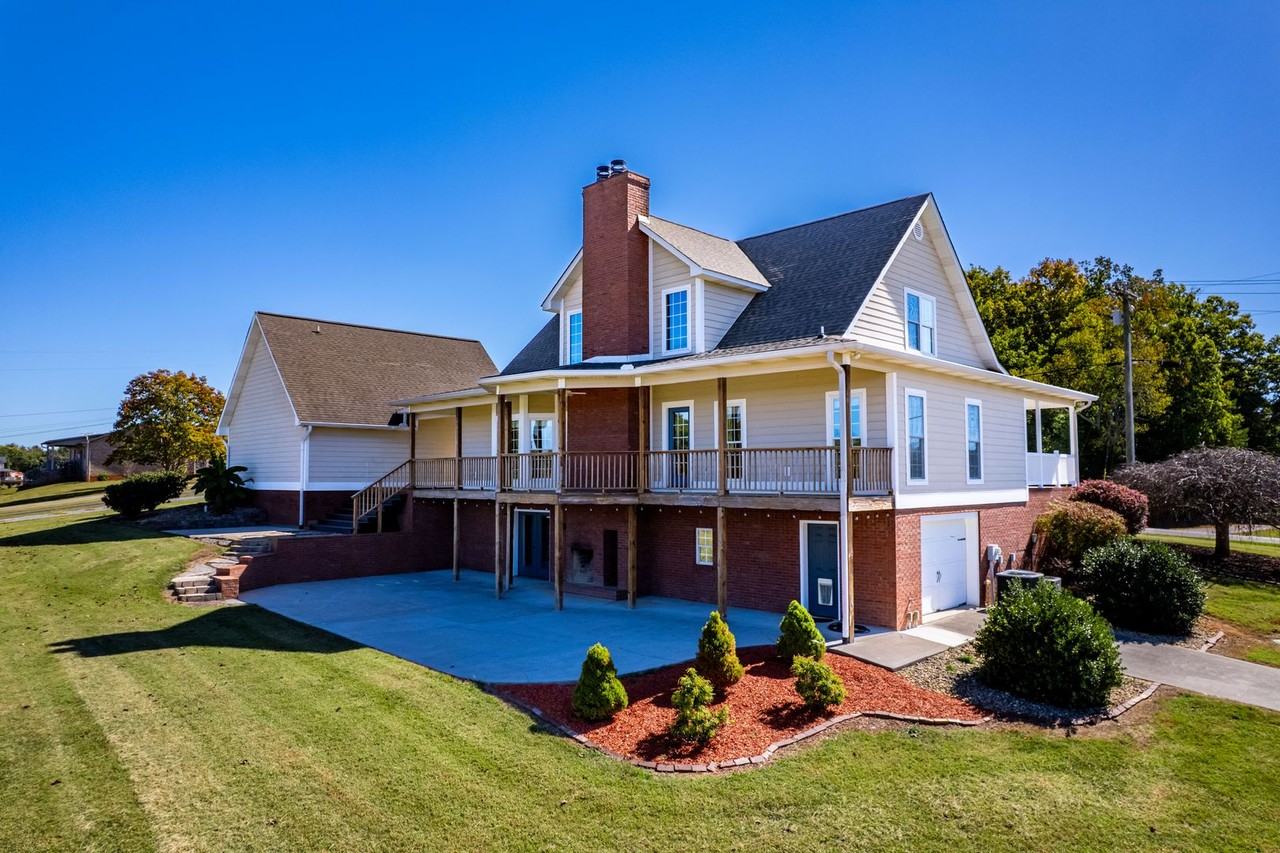 7794 Morganton Rd - Photo 4 of 46