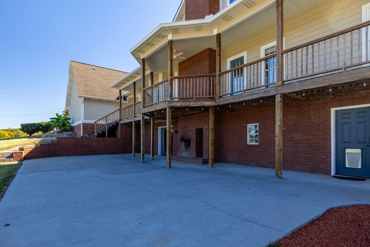 7794 Morganton Rd - Photo 7 of 46