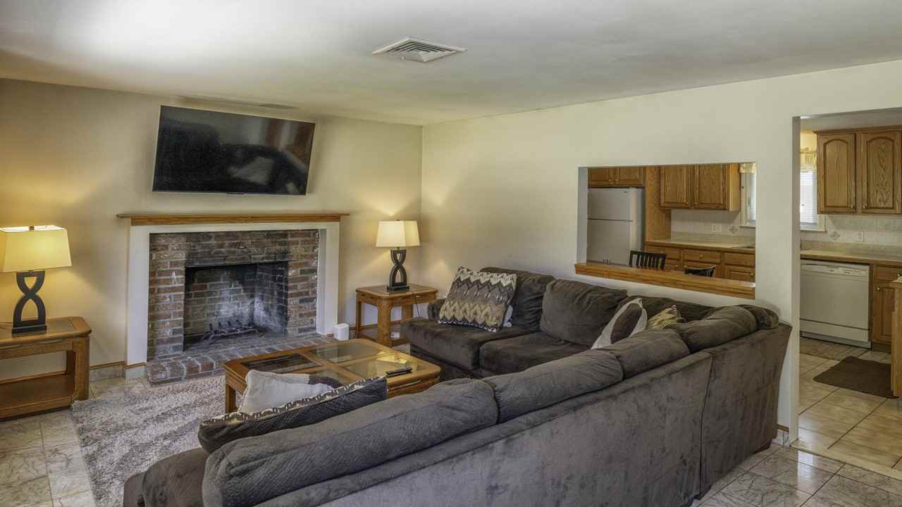 118 Walton Ave - Photo 2 of 16