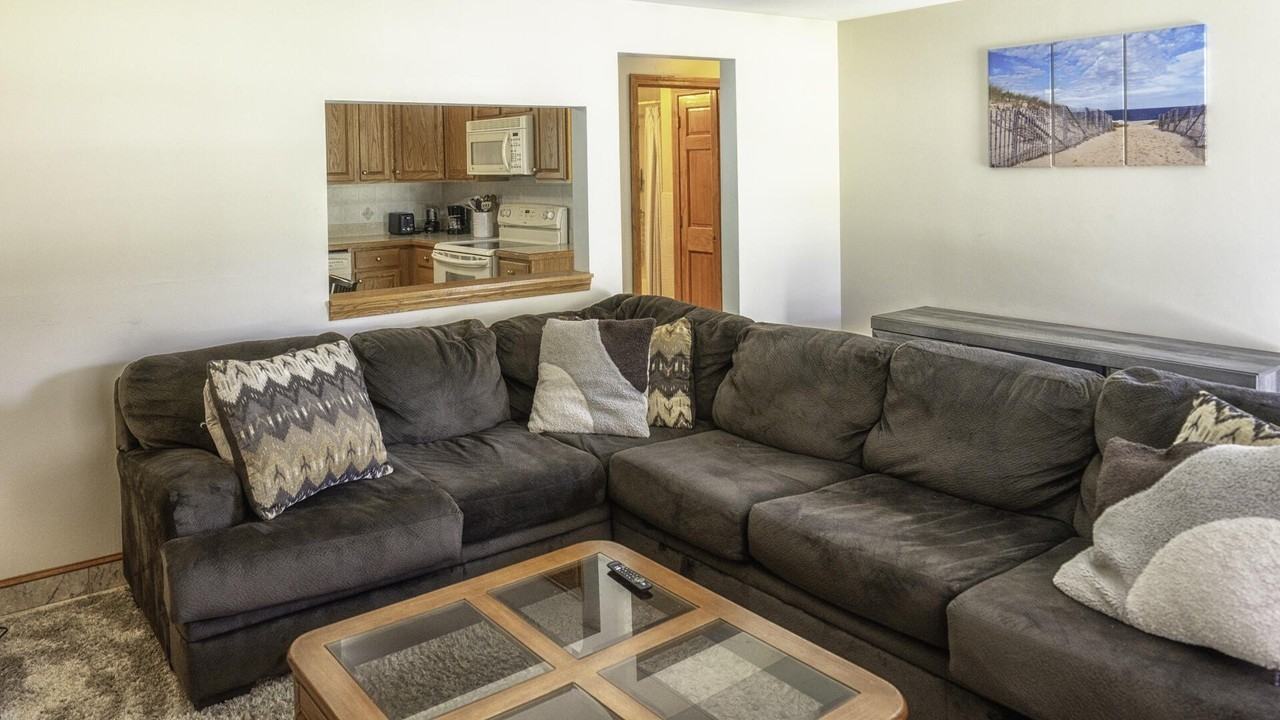 118 Walton Ave - Photo 3 of 16