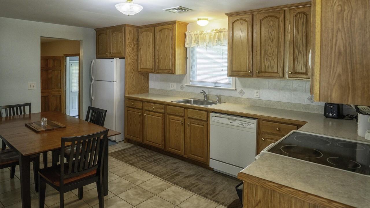 118 Walton Ave - Photo 4 of 16