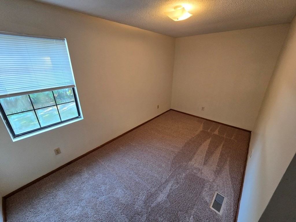 403 Floyd St - Photo 4 of 6