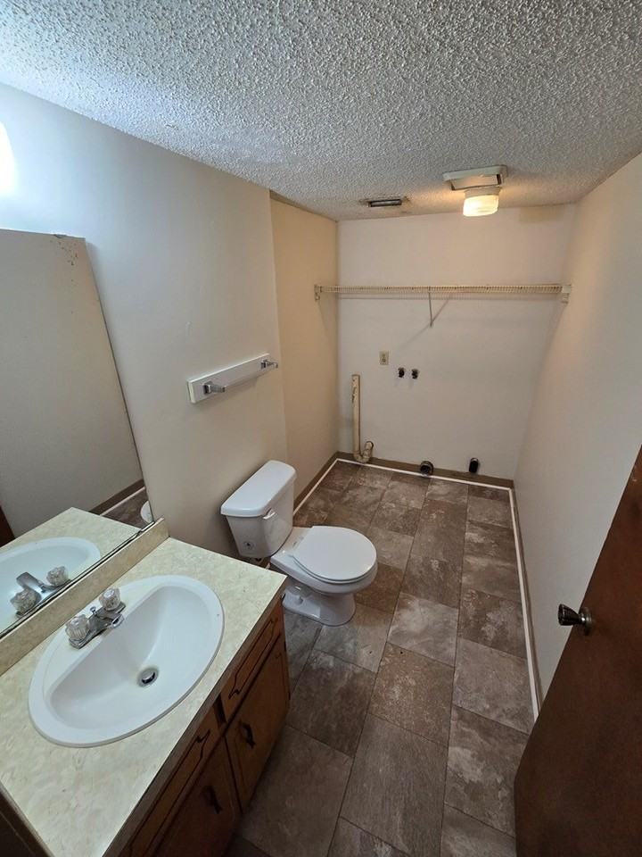 403 Floyd St - Photo 6 of 6