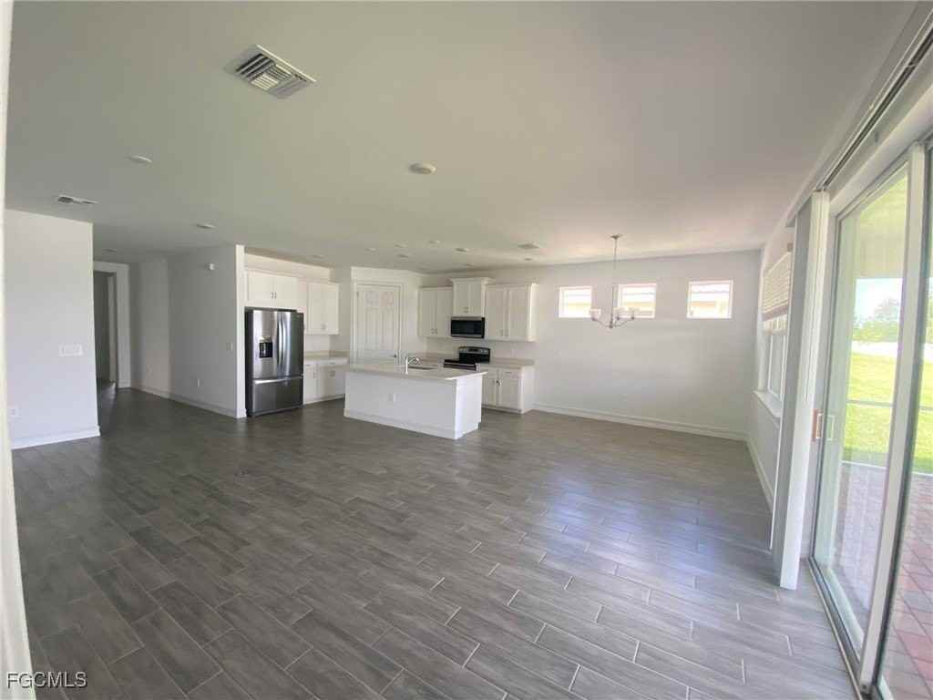 2974 Royal Gardens Ave - Photo 7 of 18