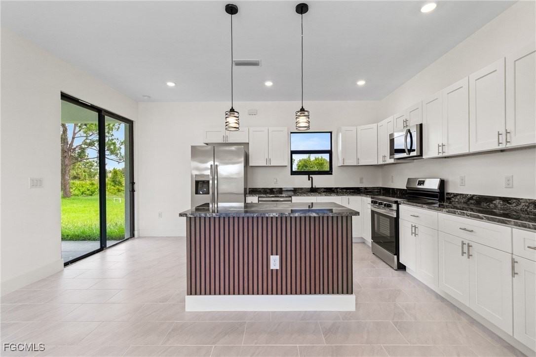 2711 50th St W - Photo 3 of 31