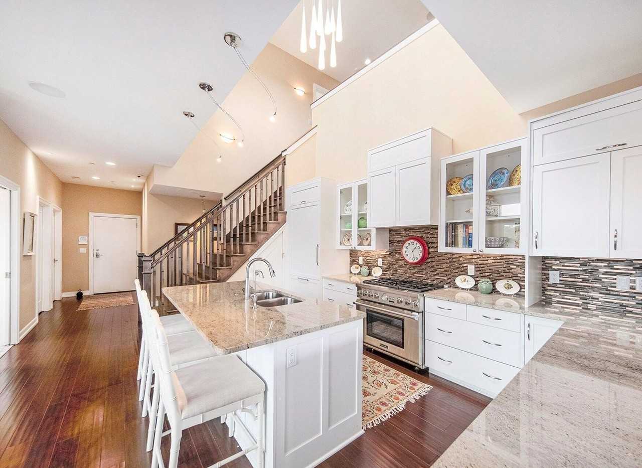 121 W Kingsley St Apt 502 #502 - Photo 5 of 31