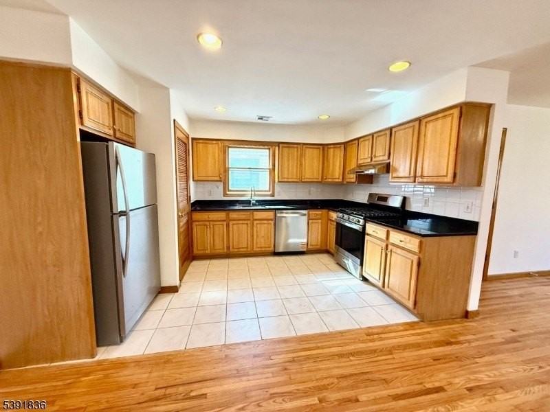 68 Somme St #2 - Photo 5 of 12