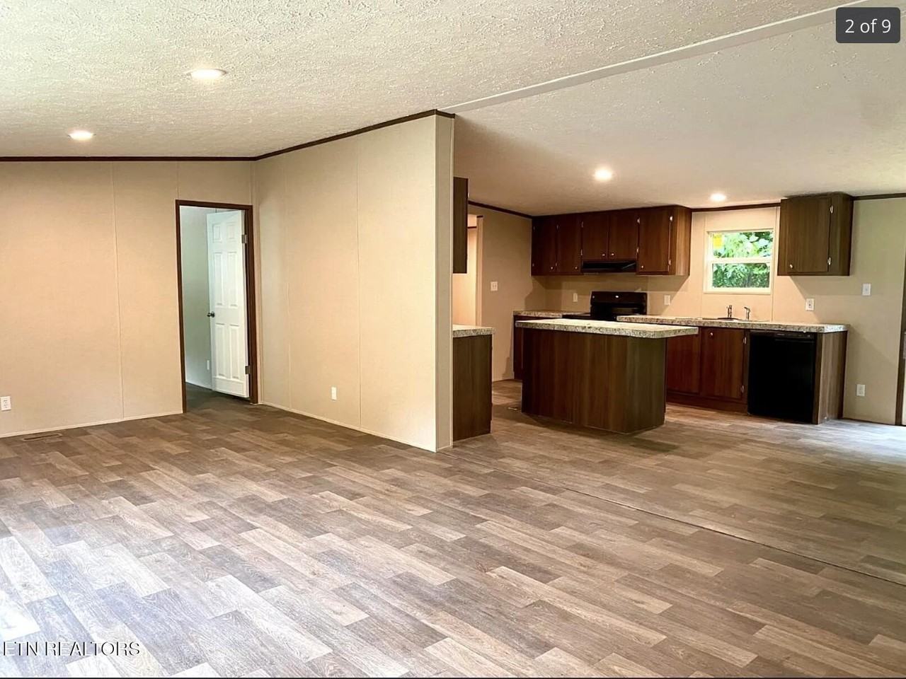 815 Valley Dr - Photo 2 of 9