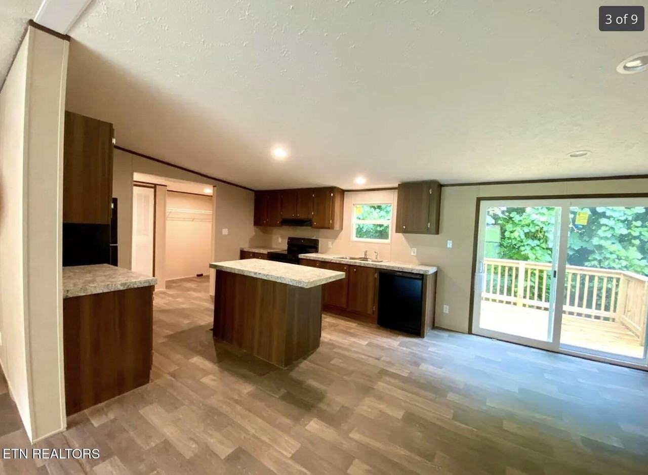 815 Valley Dr - Photo 3 of 9