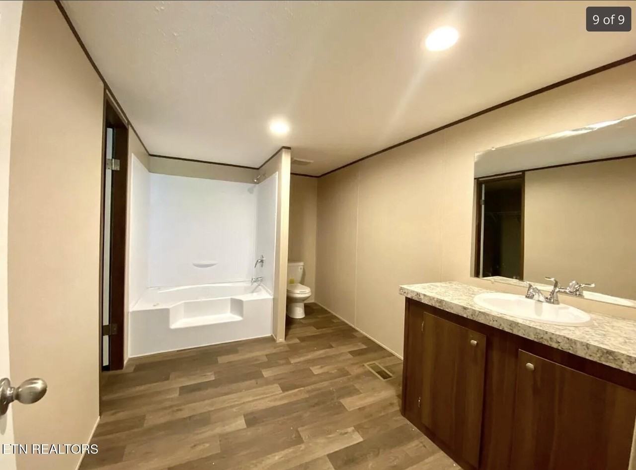 815 Valley Dr - Photo 5 of 9