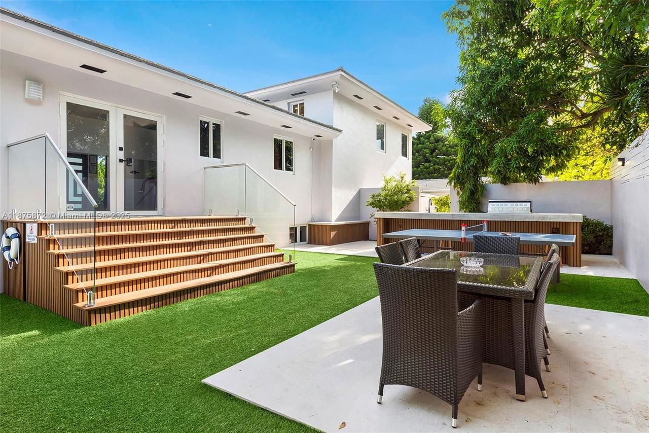 1019 Ne 87th St #SFH - Photo 5 of 8