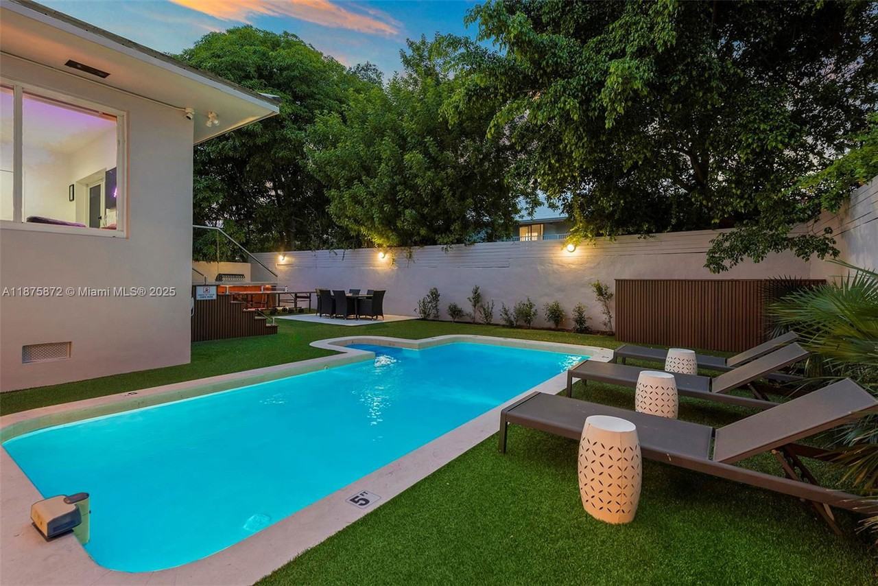 1019 Ne 87th St #SFH - Photo 6 of 8