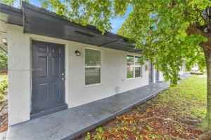 featured image of 5807 Sw 27th St #1