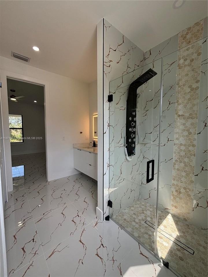 3109 9th St Sw #3109 - Photo 6 of 8