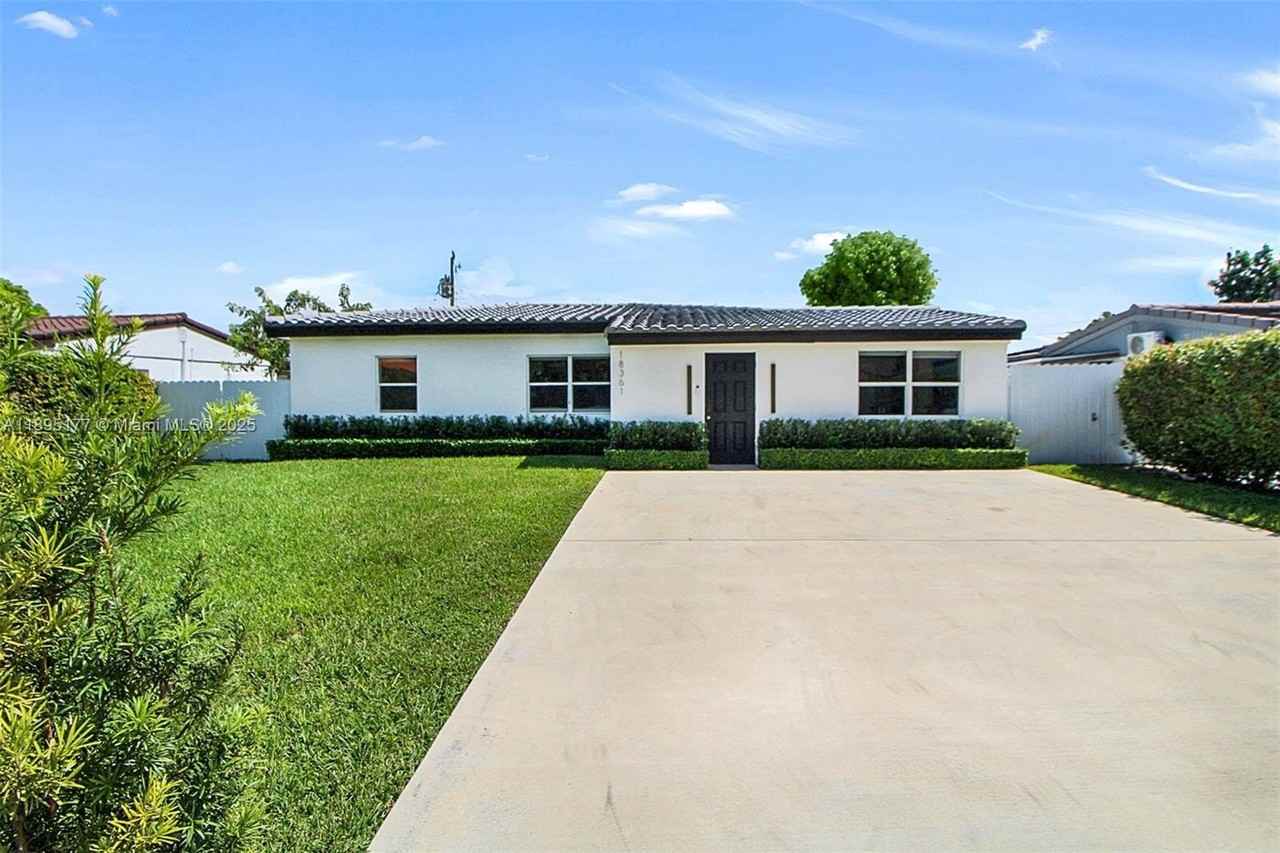 18361 Ne 20th Pl #18361 - Photo 2 of 44