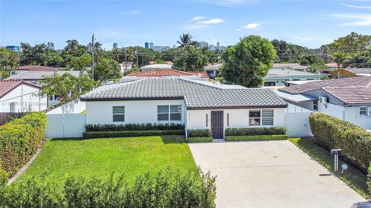 18361 Ne 20th Pl #18361 - Photo 5 of 44