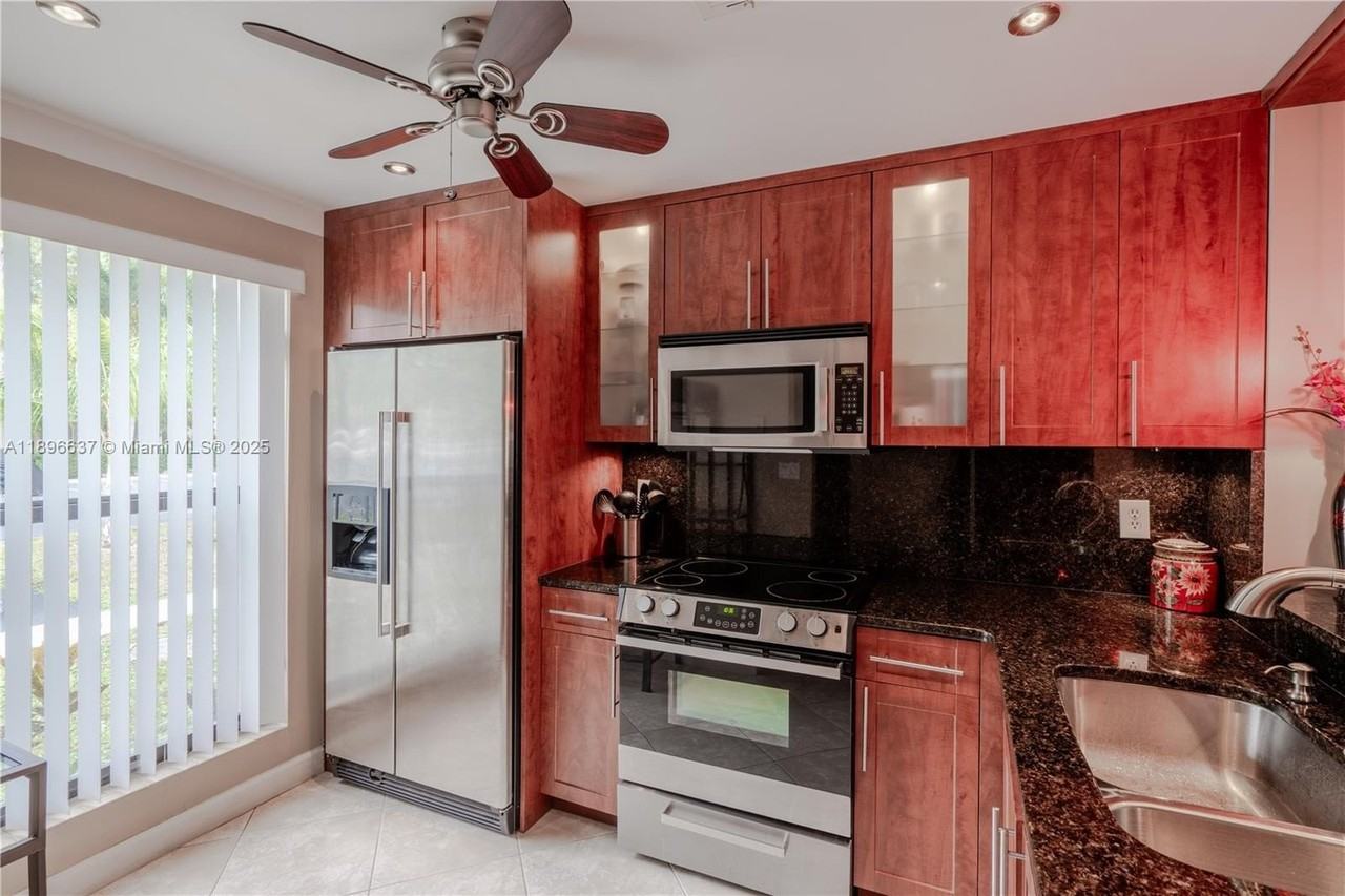 3024 S Oakland Forest Dr #3101 - Photo 4 of 20