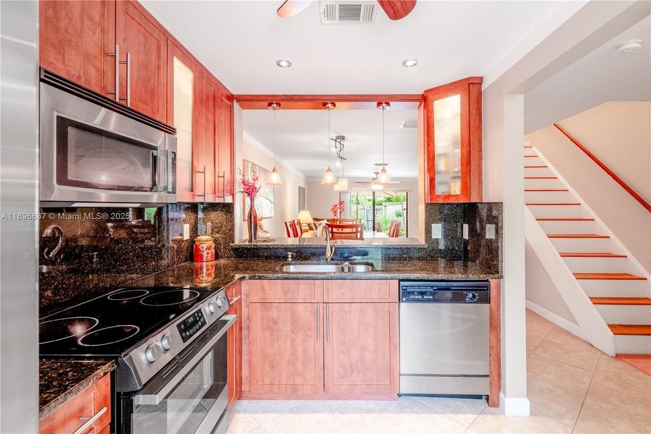 3024 S Oakland Forest Dr #3101 - Photo 5 of 20