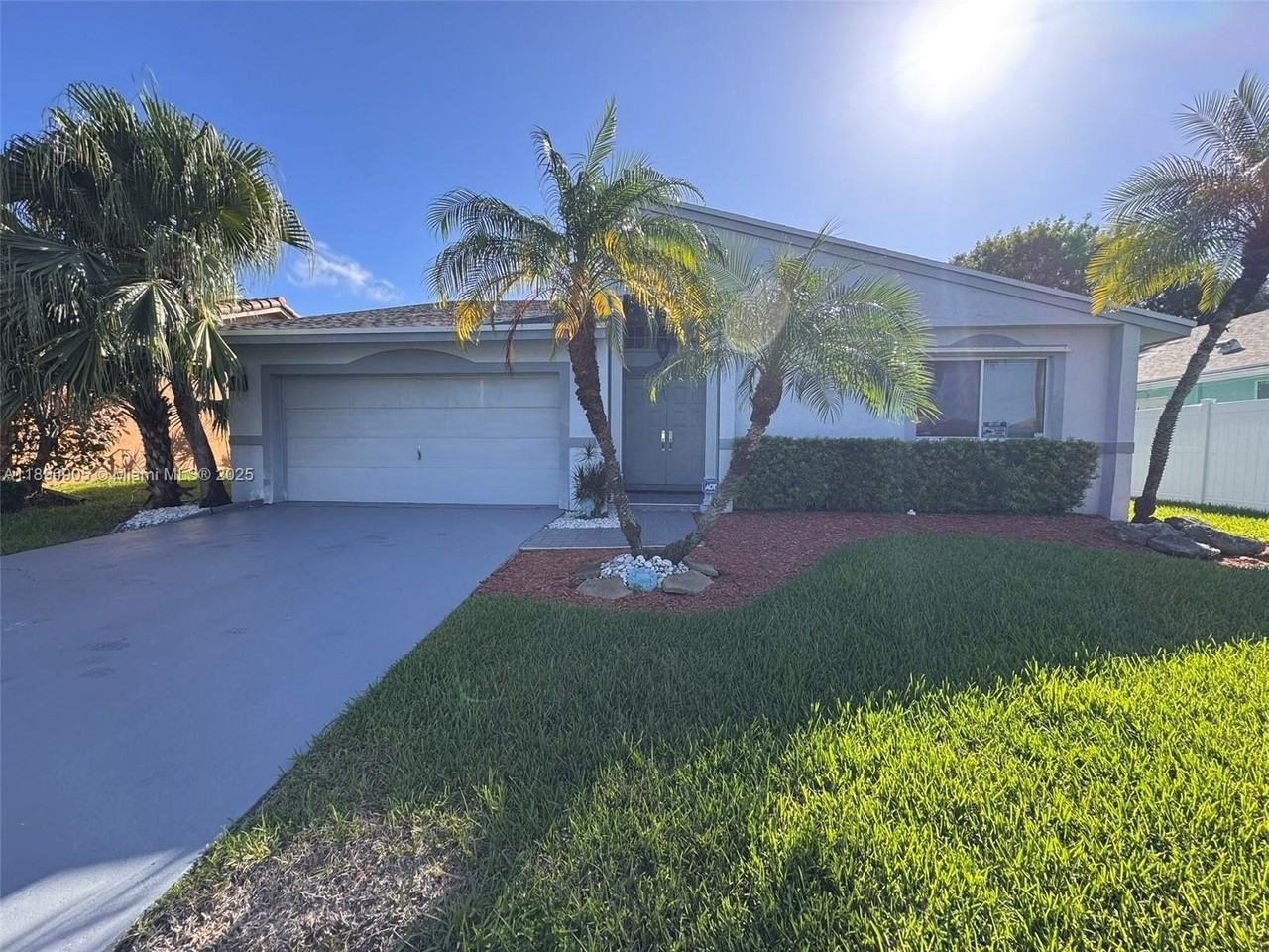 705 Se 3rd Ln #0 - Photo 2 of 15