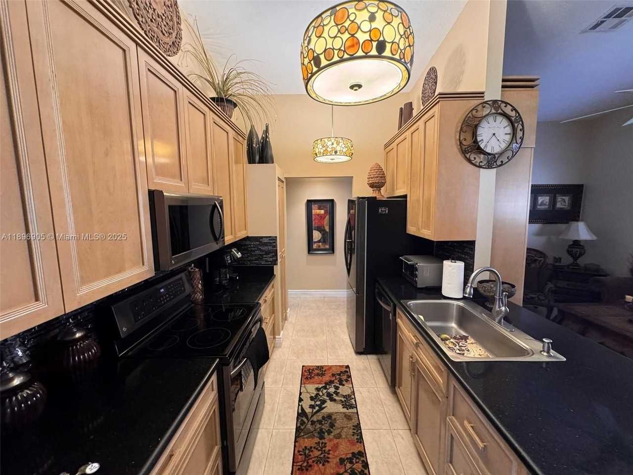 705 Se 3rd Ln #0 - Photo 4 of 15