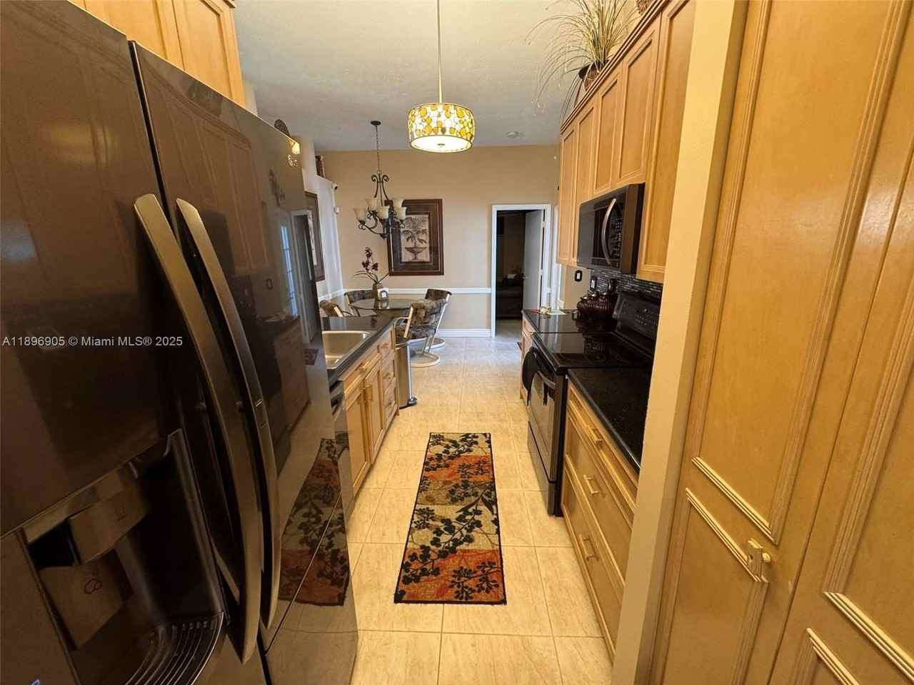 705 Se 3rd Ln #0 - Photo 5 of 15