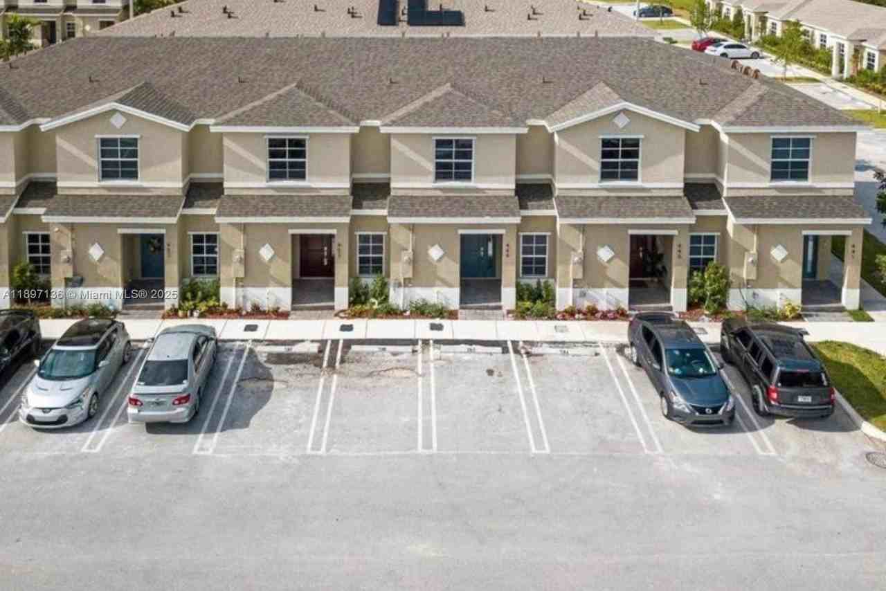 449 Ne 4th Ter - Photo 4 of 26