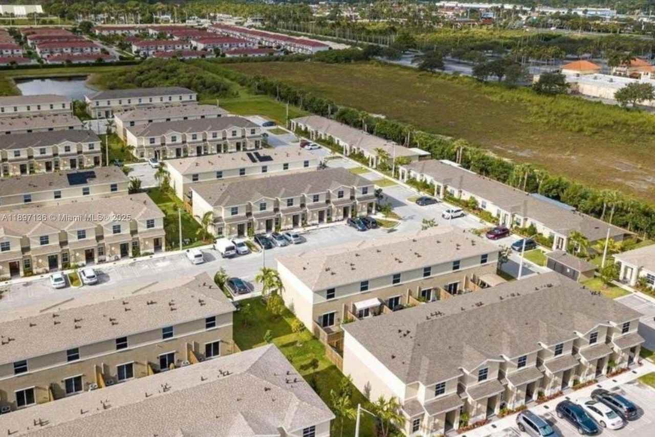 449 Ne 4th Ter - Photo 5 of 26