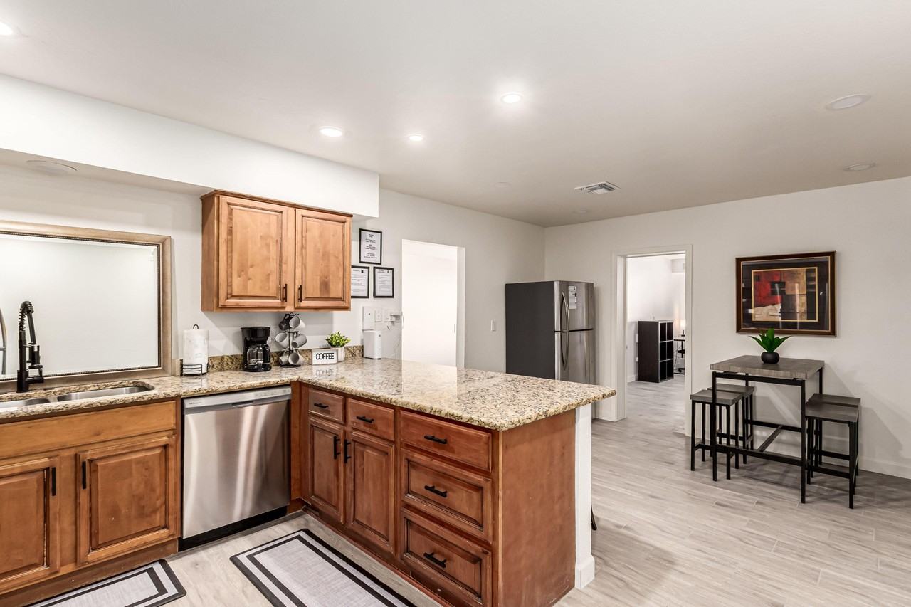 N Santa Anna - Photo 7 of 16