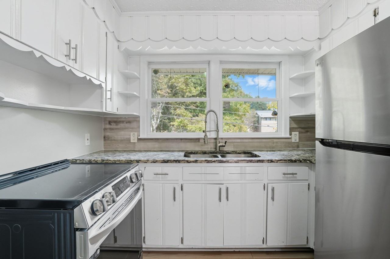 Francis Cir Sw - Photo 2 of 11