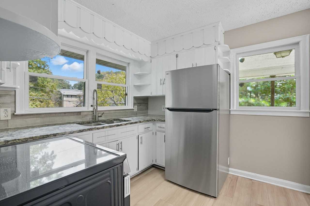 Francis Cir Sw - Photo 3 of 11