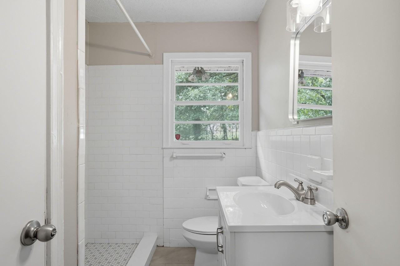 Francis Cir Sw - Photo 6 of 11