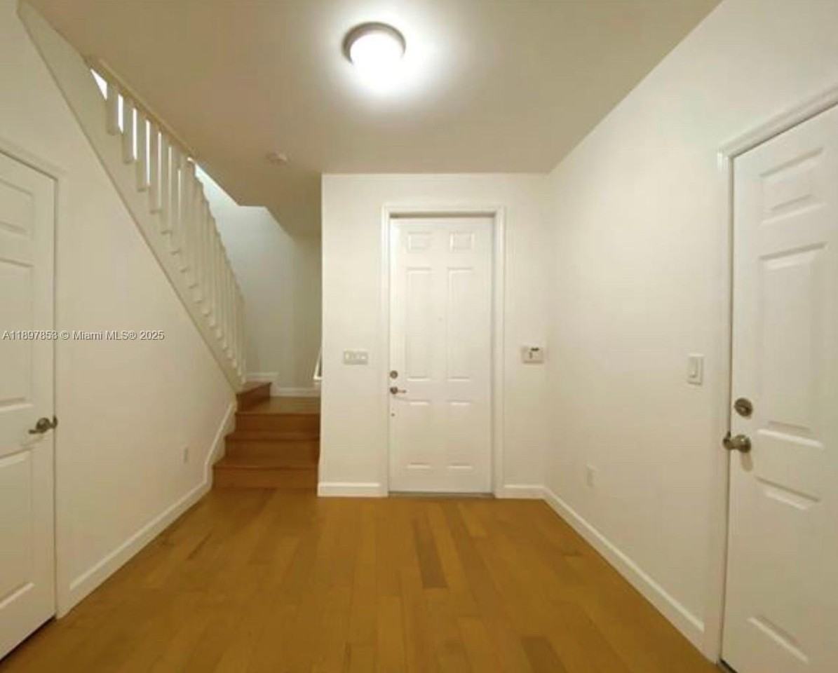 10306 Nw 70th Ter - Photo 2 of 32