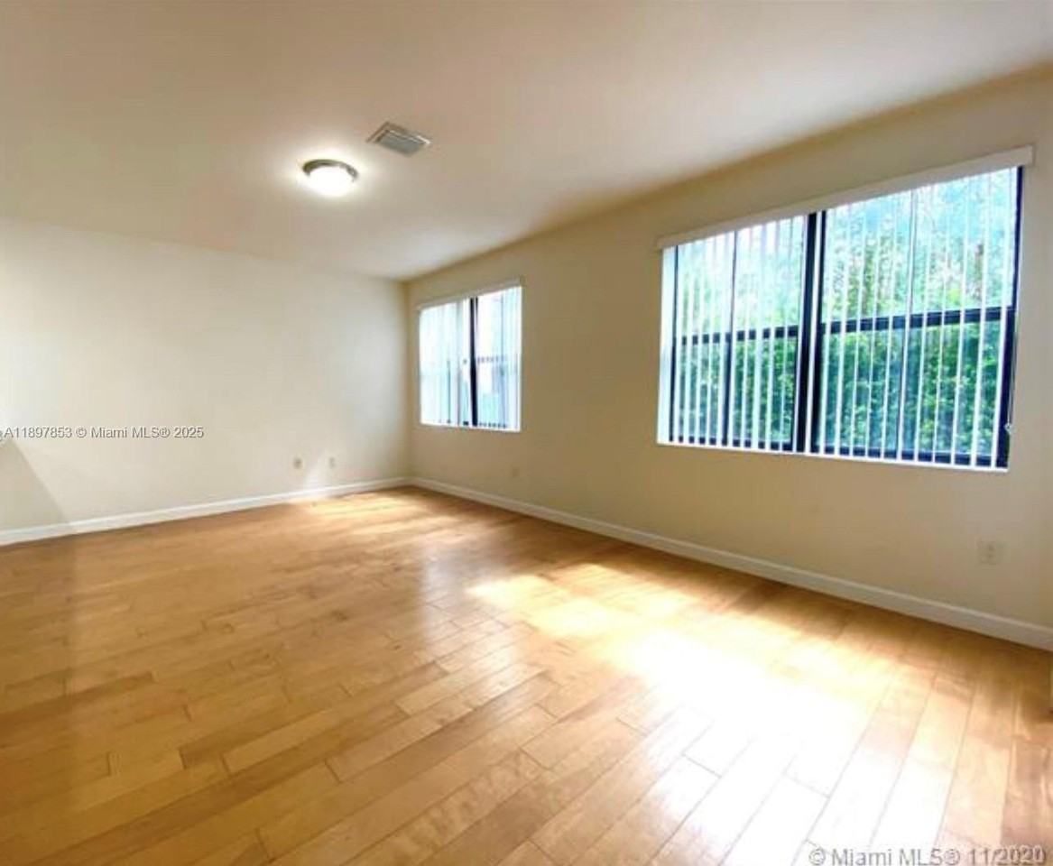 10306 Nw 70th Ter - Photo 7 of 32