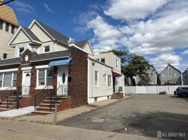 featured image of 314 Washington St #1