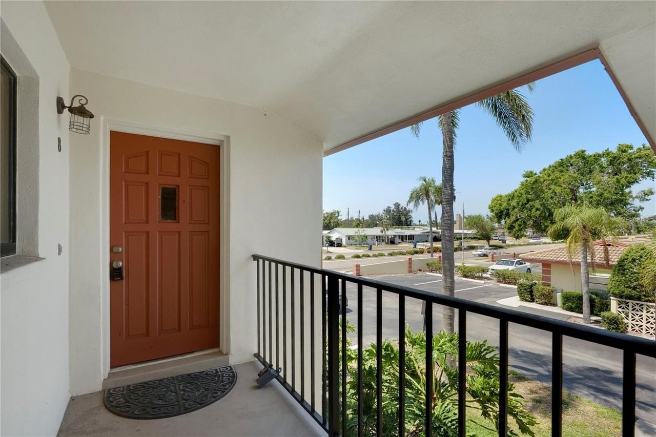 2415 Bayshore Gardens Pkwy #8 - Photo 2 of 31