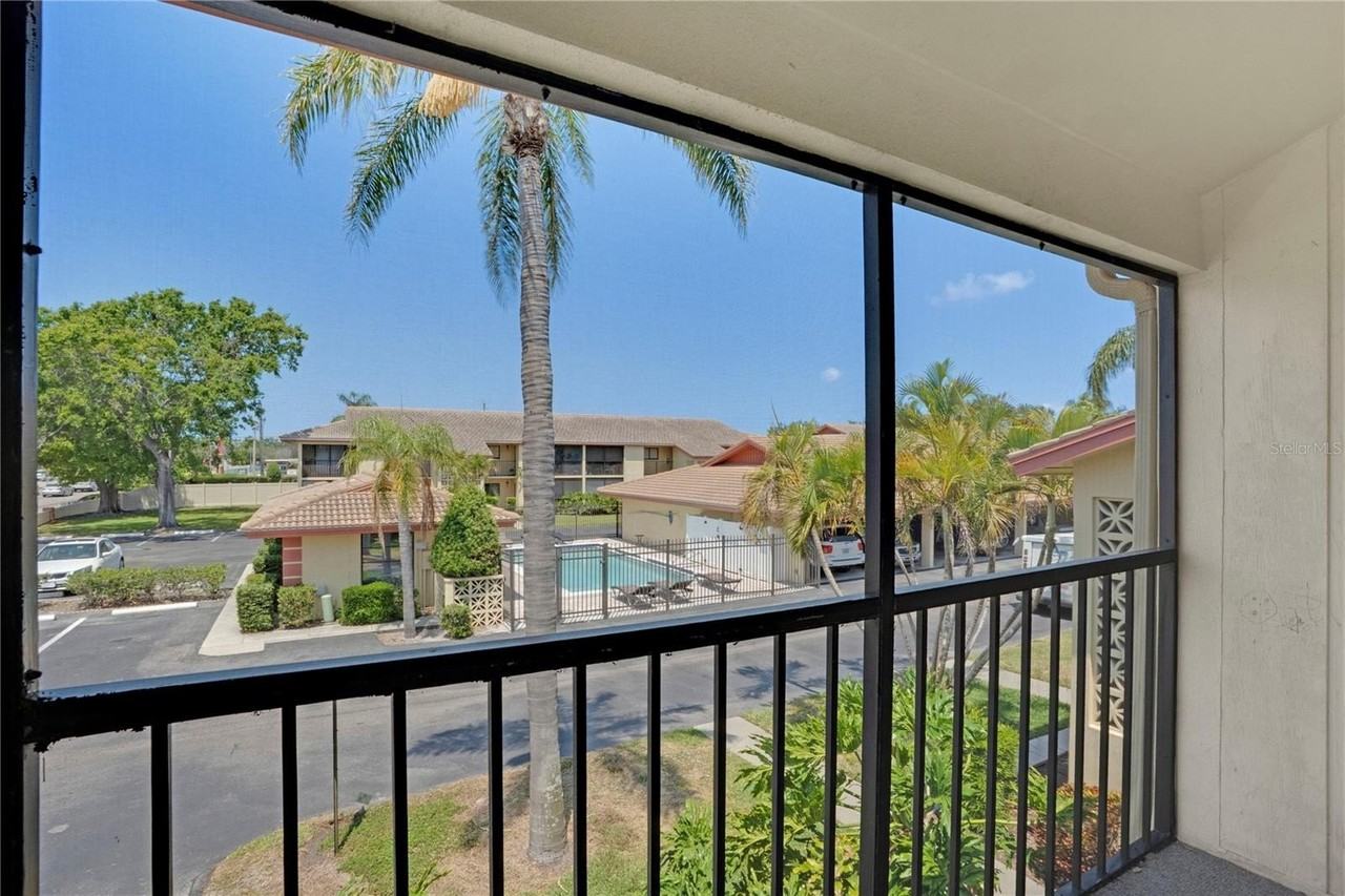 2415 Bayshore Gardens Pkwy #8 - Photo 3 of 31