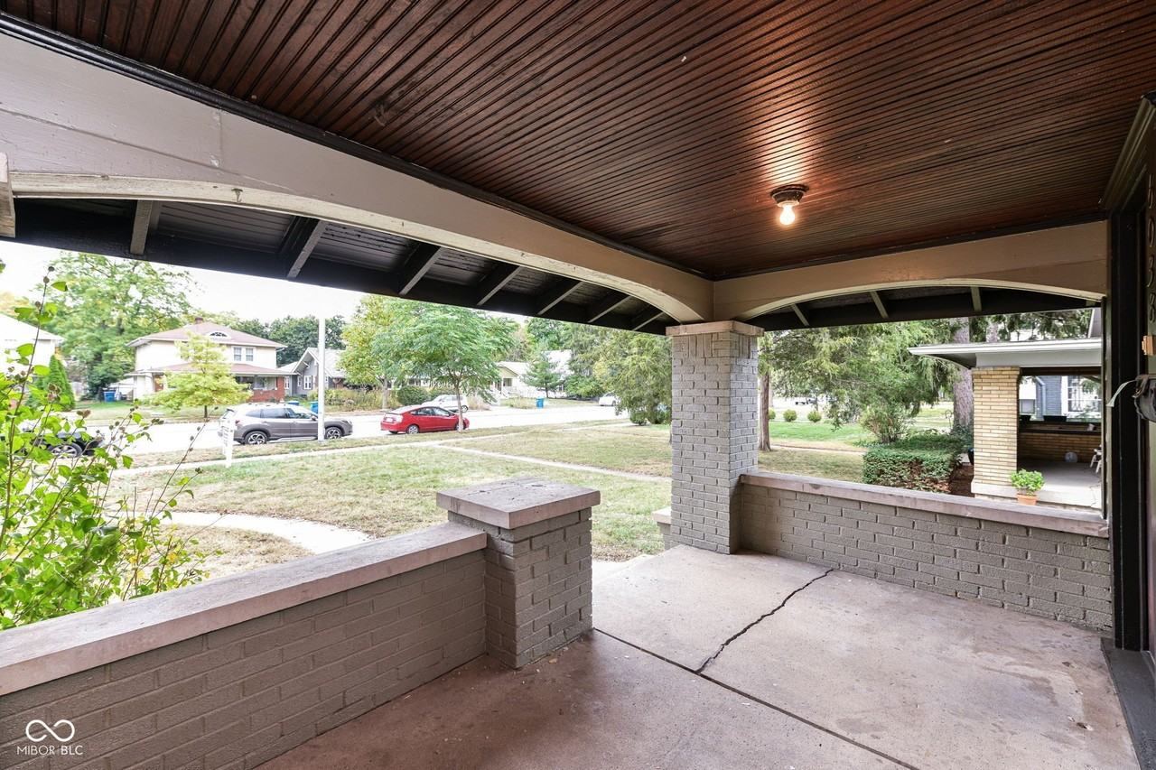 6038 N College Ave - Photo 4 of 35