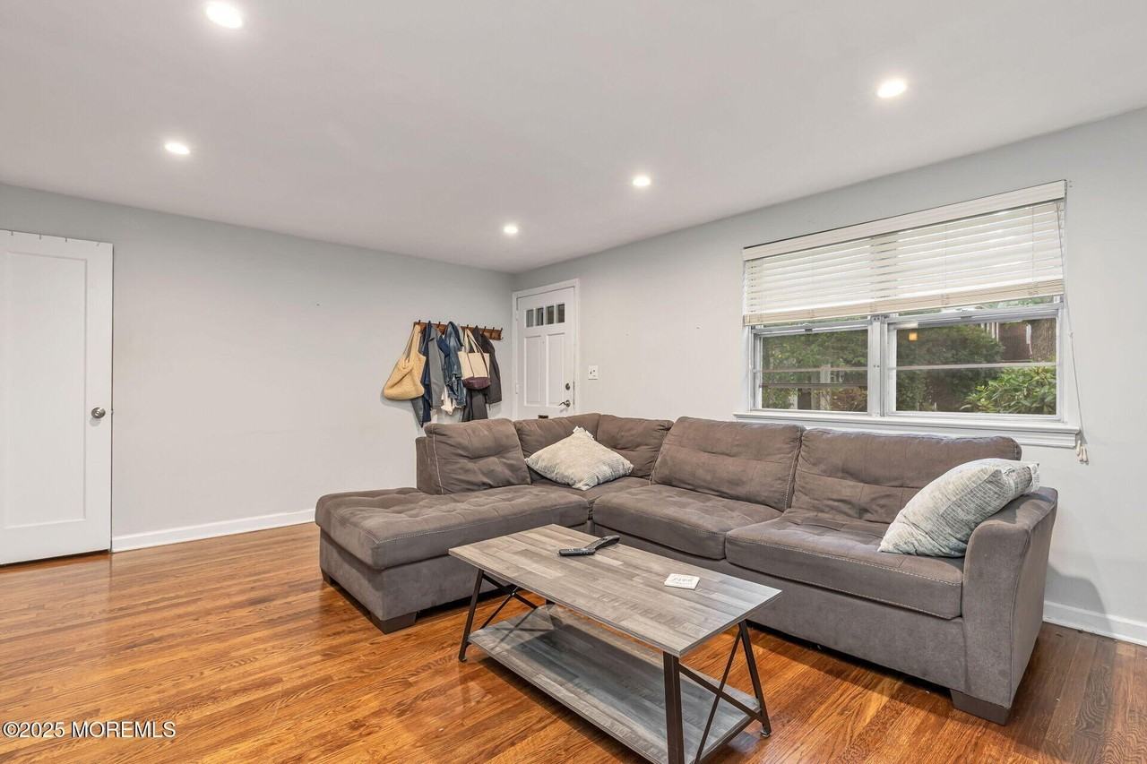 32 Manor Dr Unit 303 #303 - Photo 4 of 19